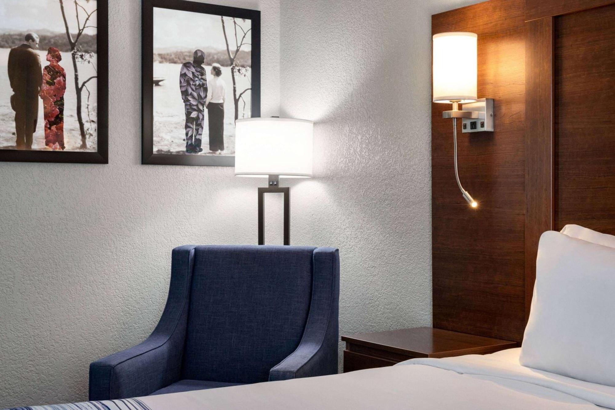Americinn By Wyndham Williamsburg Extérieur photo