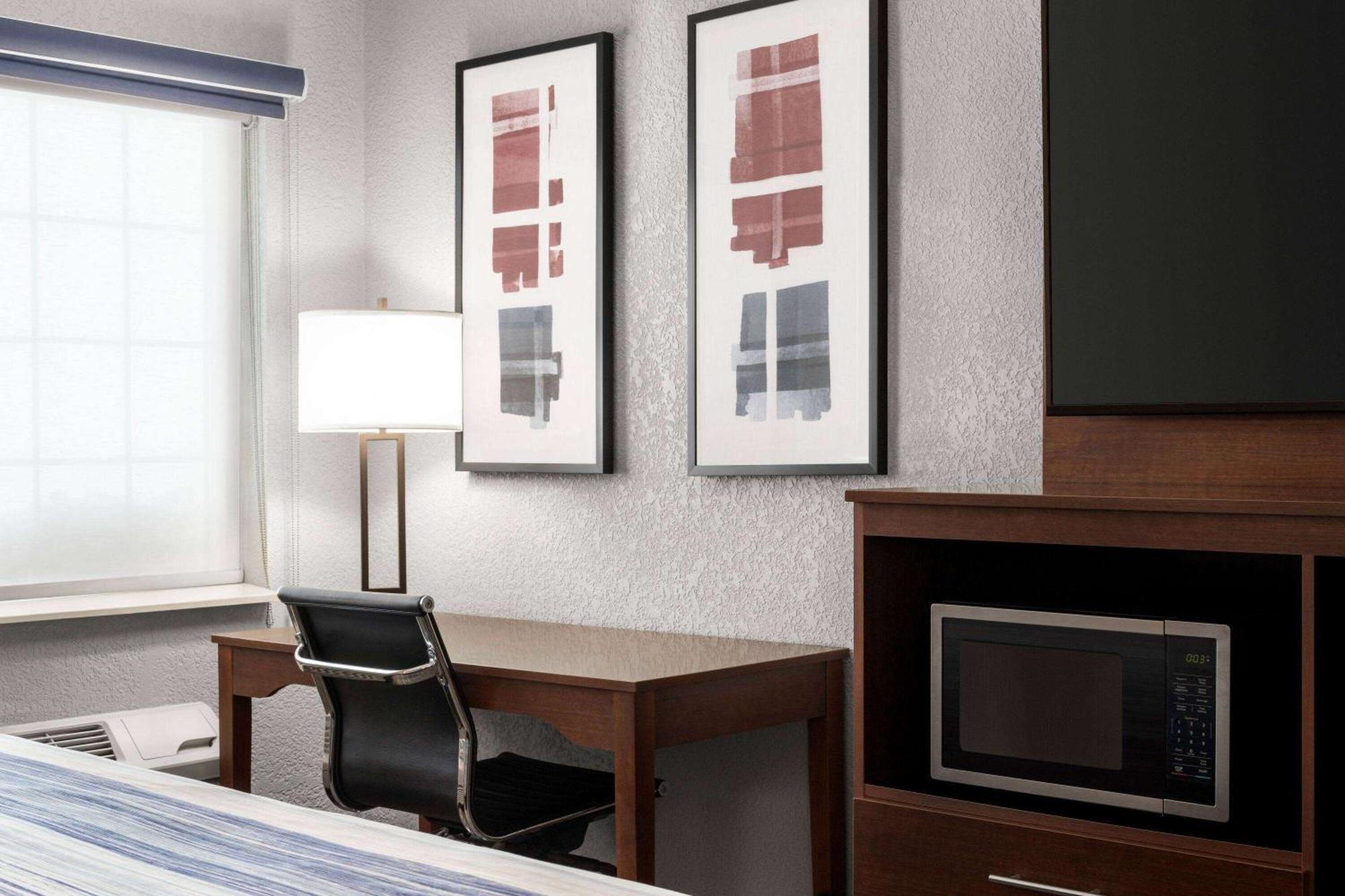 Americinn By Wyndham Williamsburg Extérieur photo