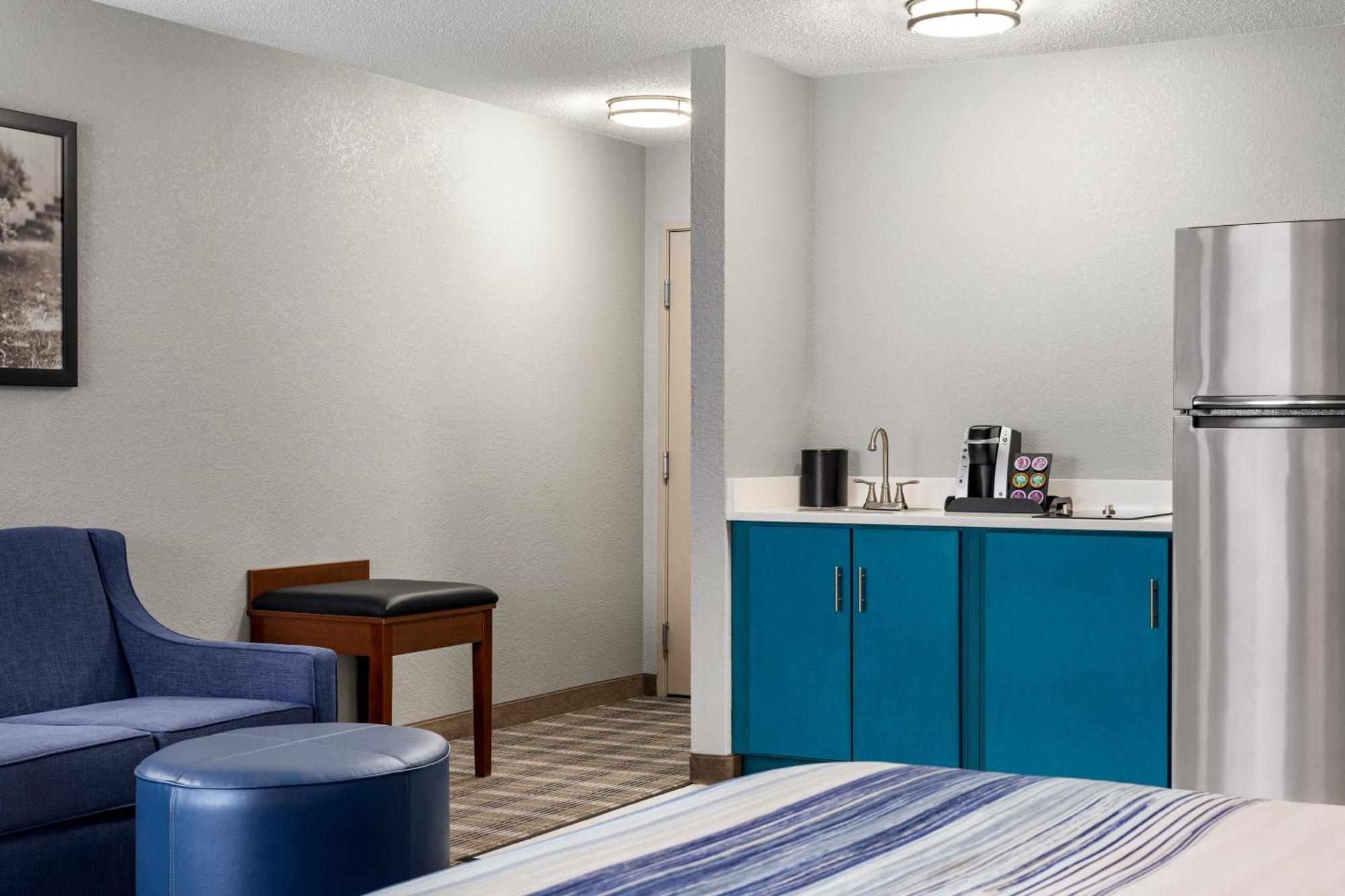 Americinn By Wyndham Williamsburg Extérieur photo
